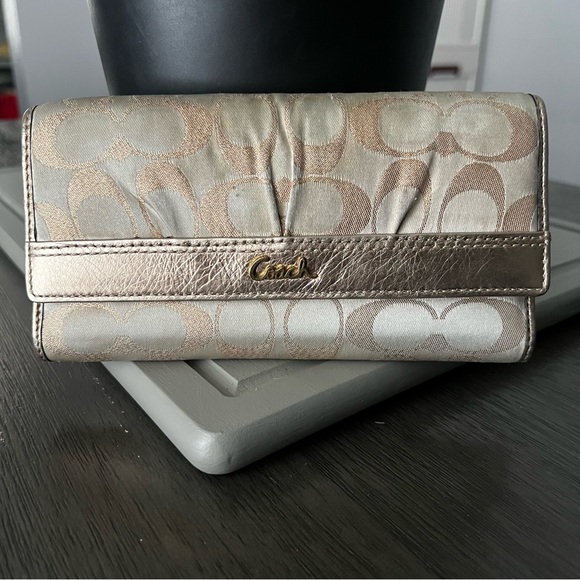 Coach Wallet - Picture 1 of 4
